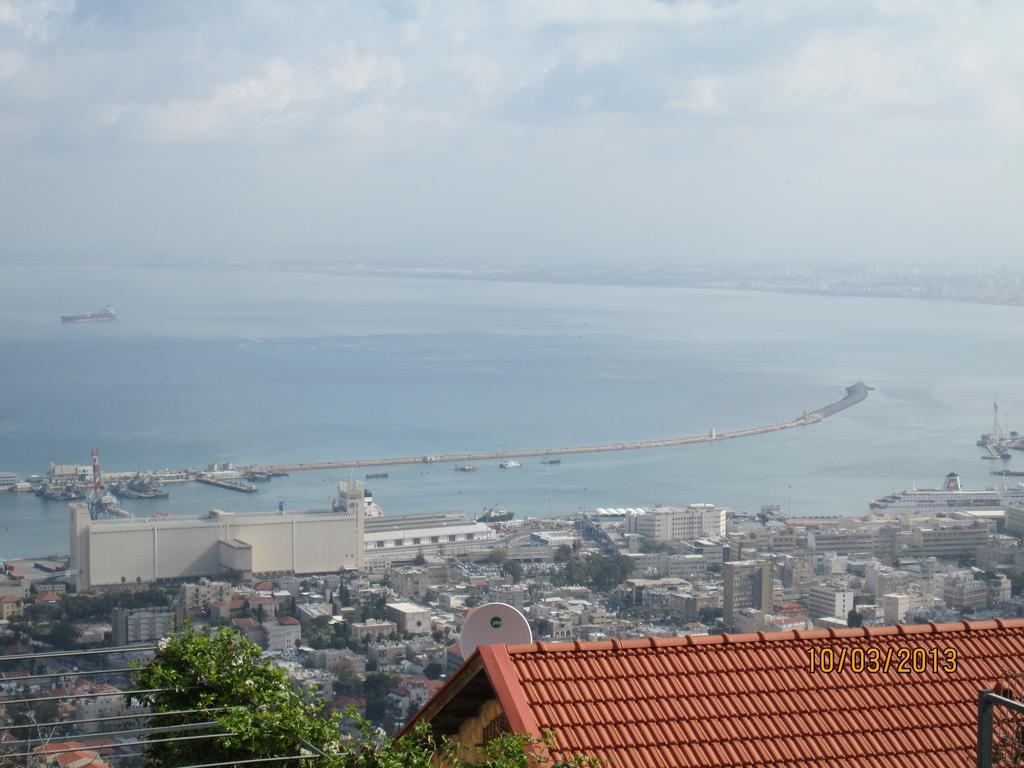 Stella Maris Hosting Lägenhet Haifa Exteriör bild