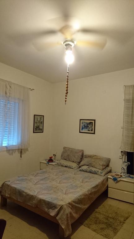 Stella Maris Hosting Lägenhet Haifa Exteriör bild
