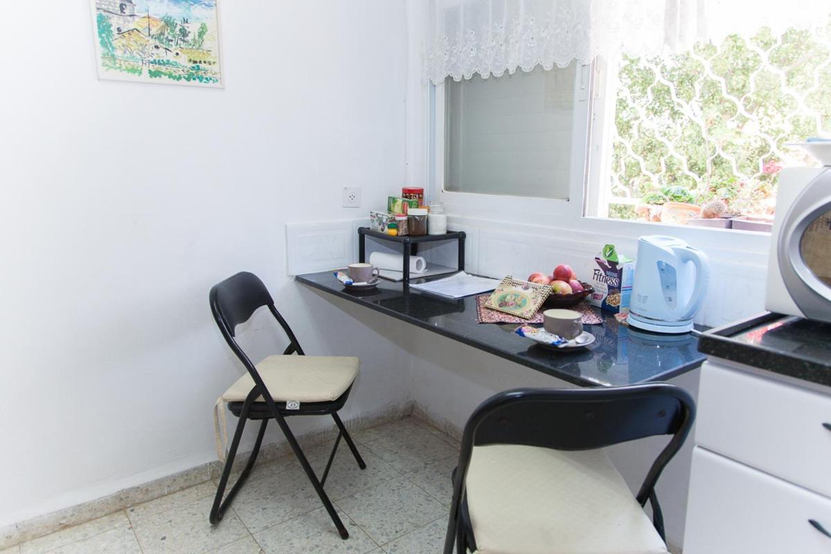 Stella Maris Hosting Lägenhet Haifa Exteriör bild